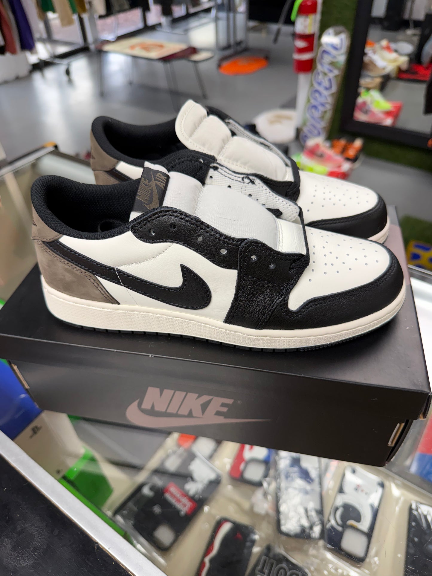2024
Air Jordan 1 Retro Low OG 'Mocha'