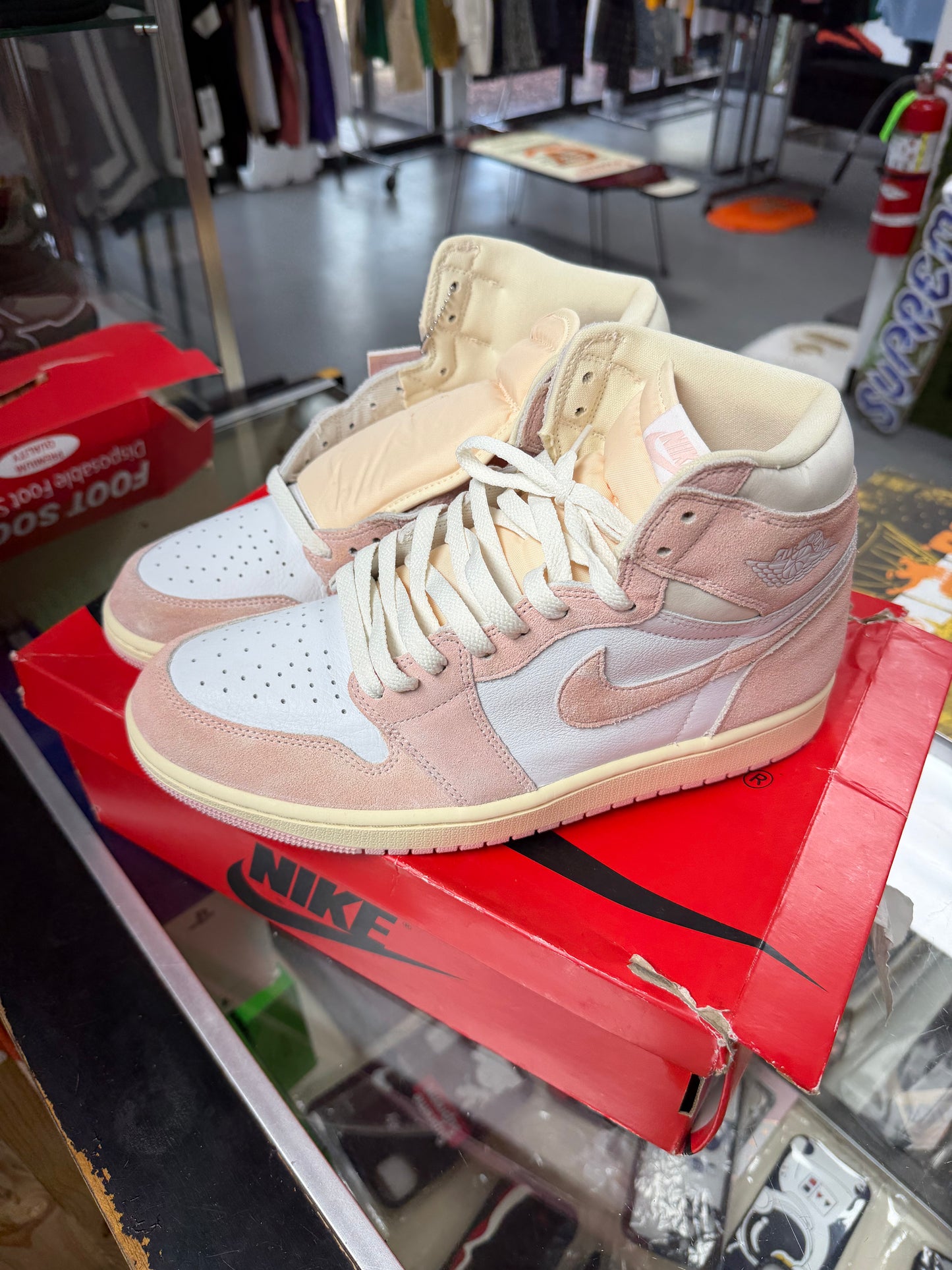 2023
Wmns Air Jordan 1 Retro High OG 'Washed Pink'