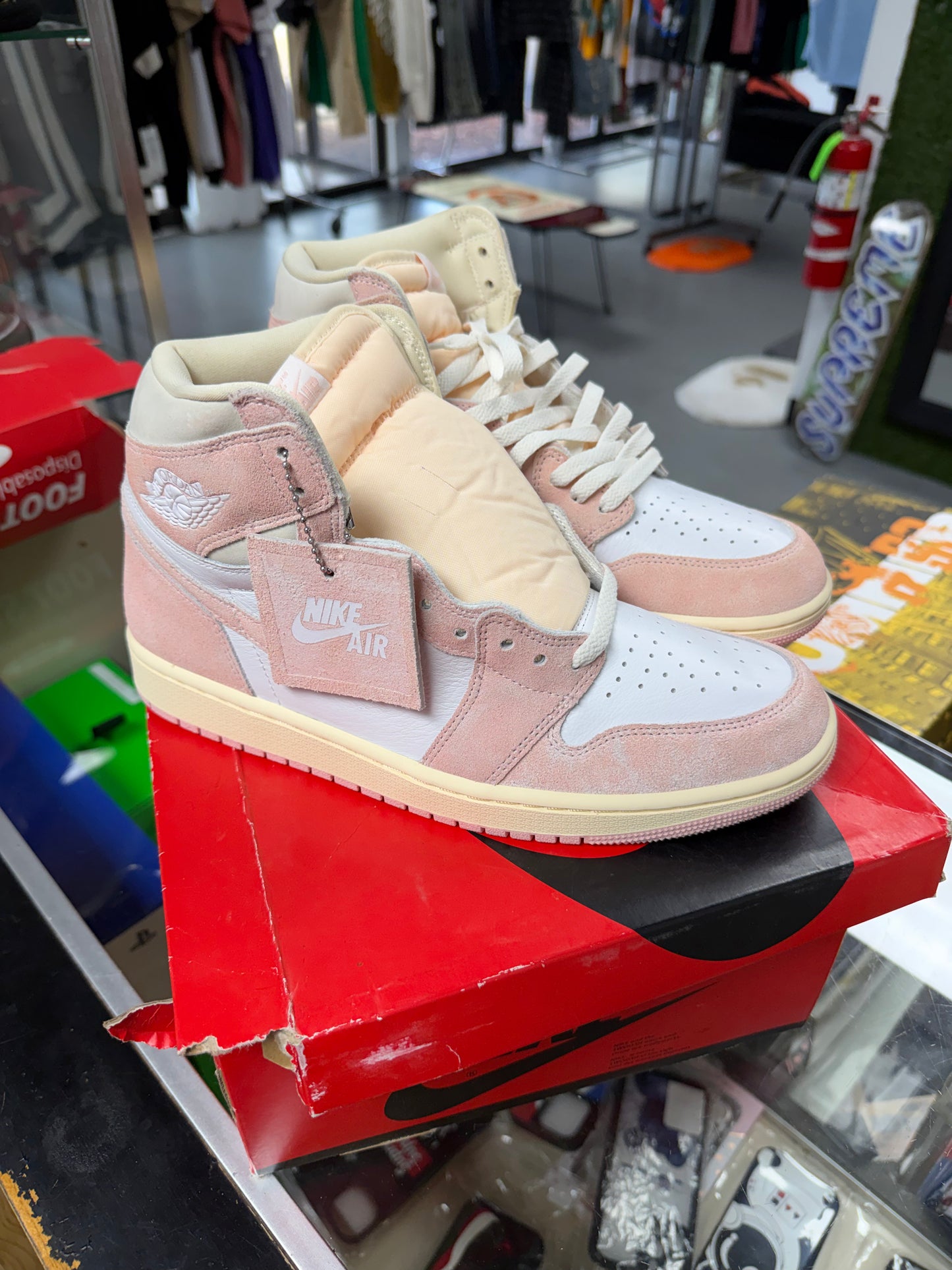 2023
Wmns Air Jordan 1 Retro High OG 'Washed Pink'