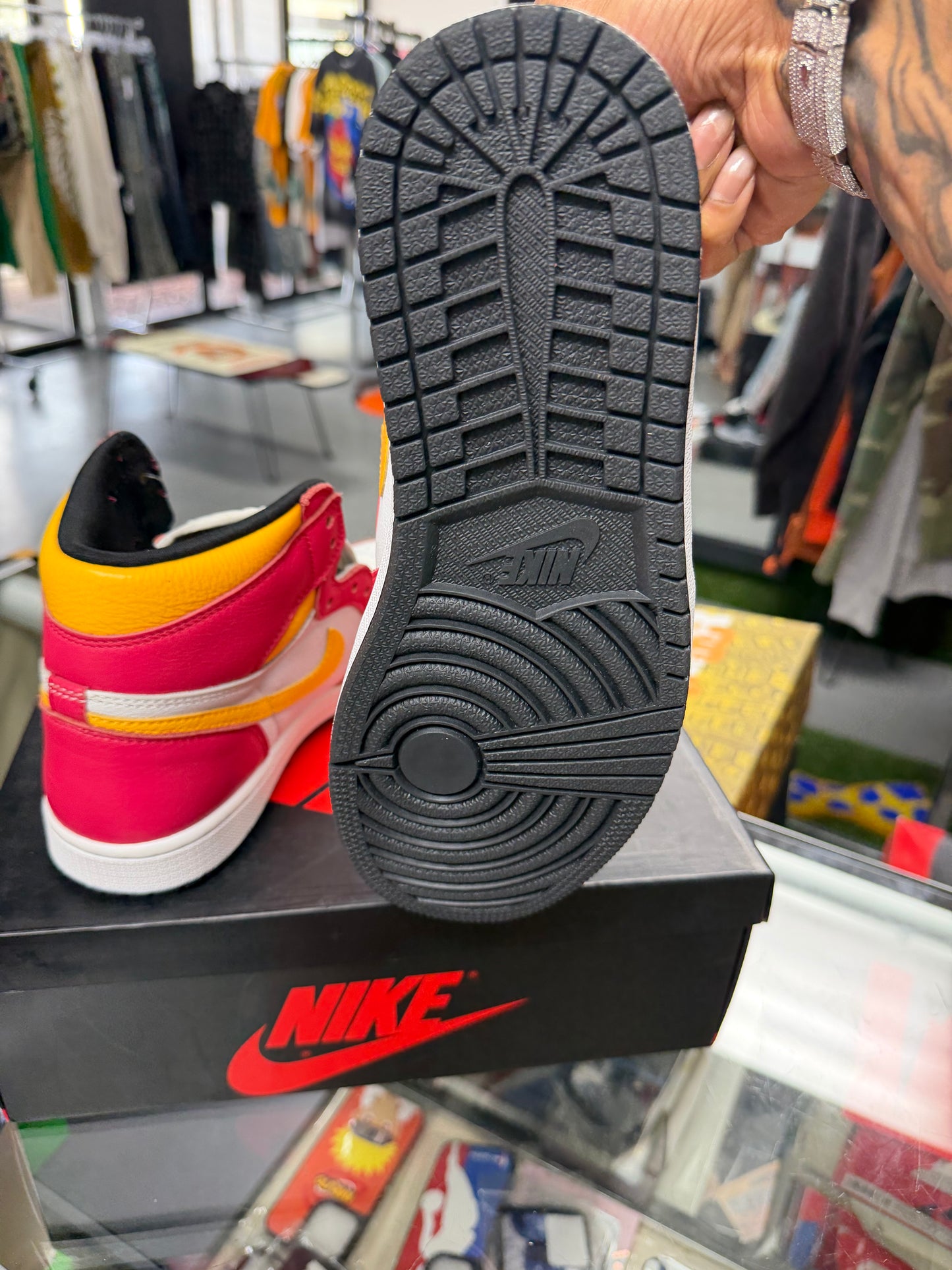 2021
Air Jordan 1 Retro High OG 'Light Fusion Red'