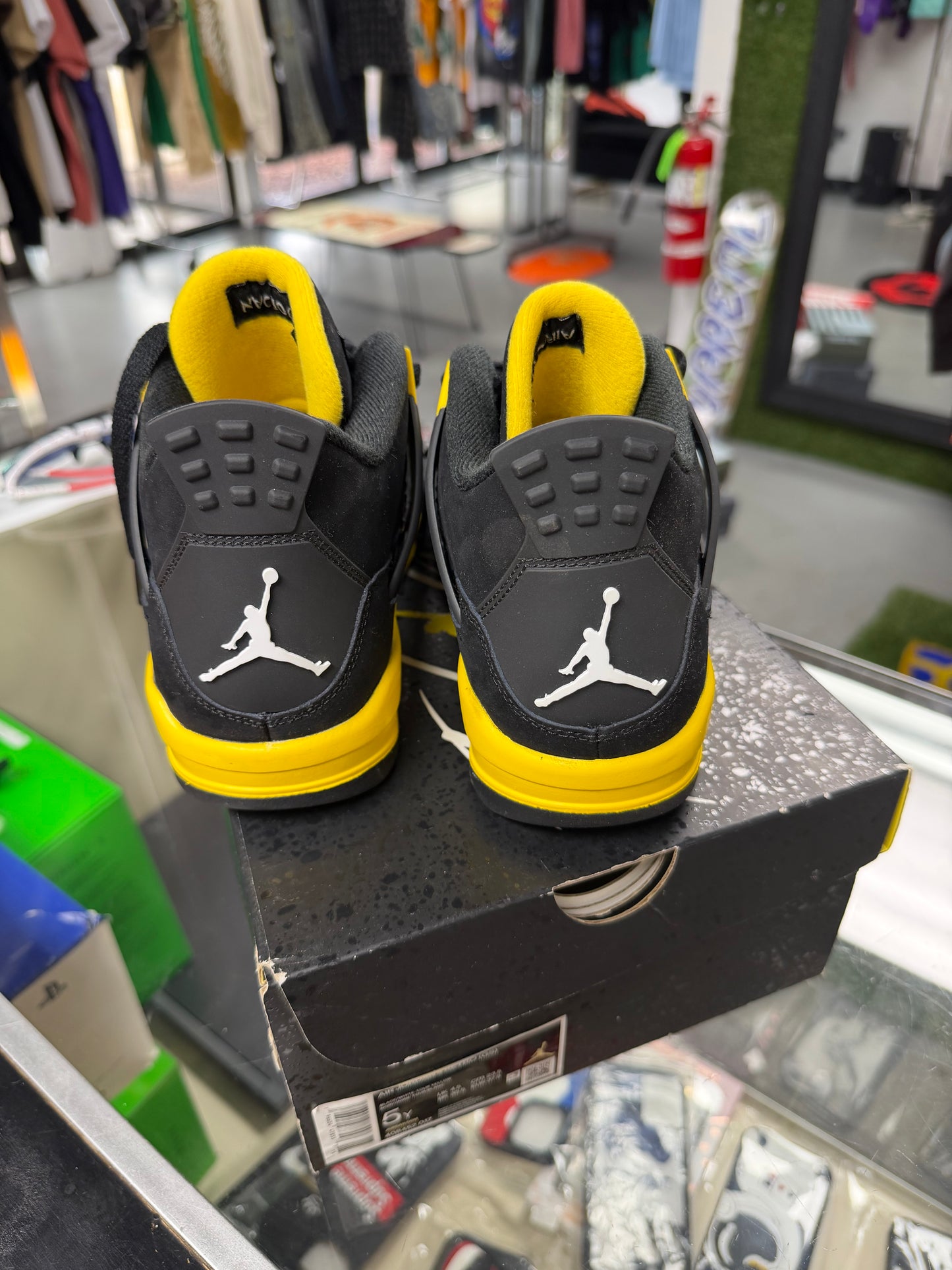 2023
Air Jordan 4 Retro GS 'Thunder' 2023
