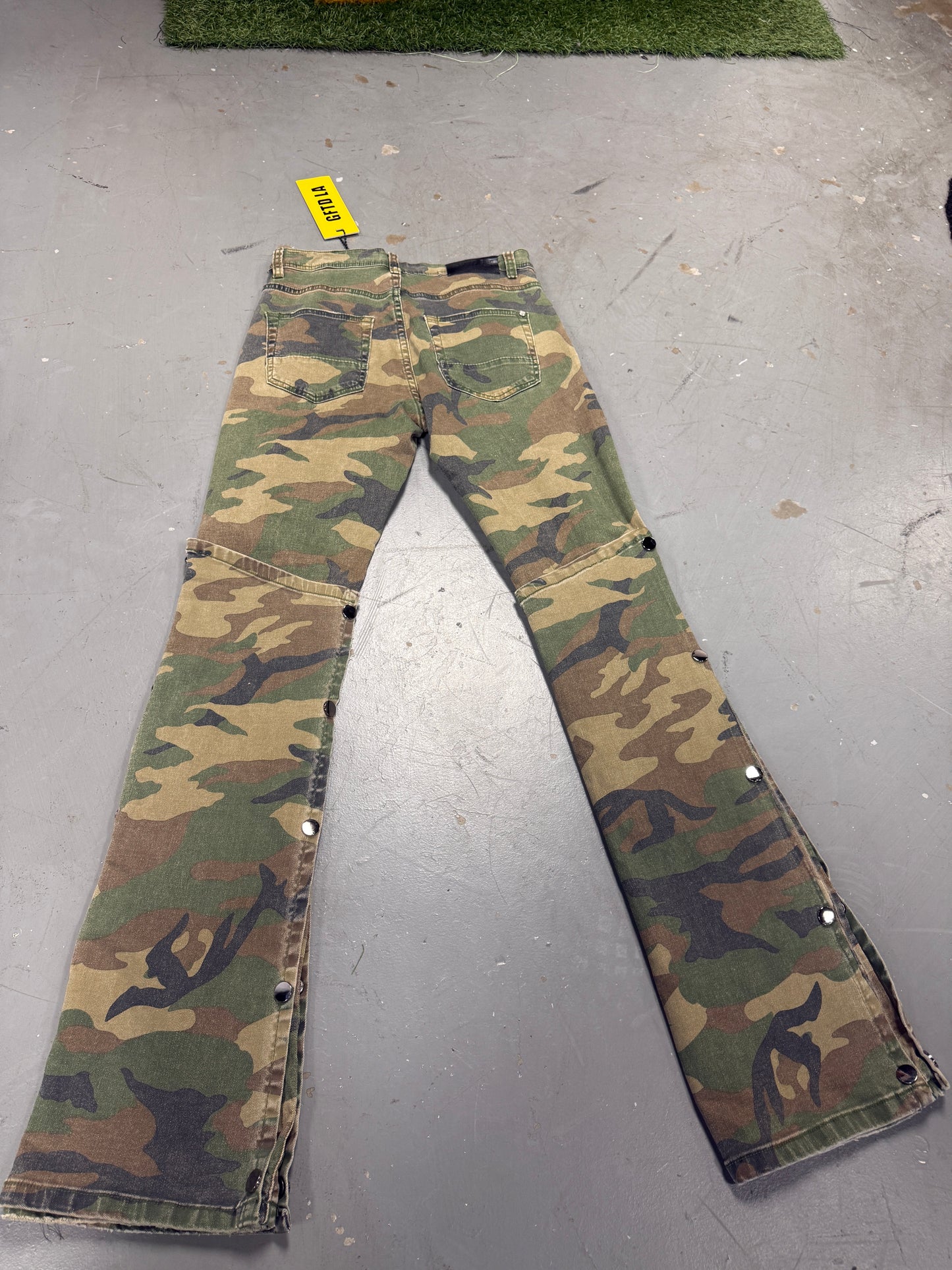 GFTDLA camouflage button stacks