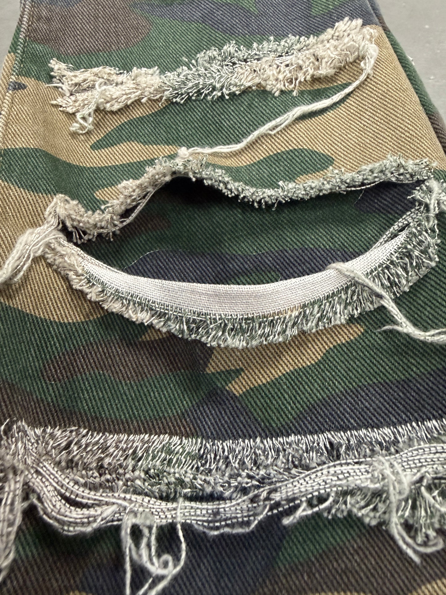 GFDTLA CAMO FLARE MULTI RIP JEANS