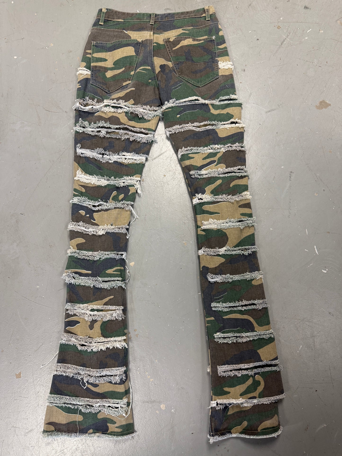 GFDTLA CAMO FLARE MULTI RIP JEANS