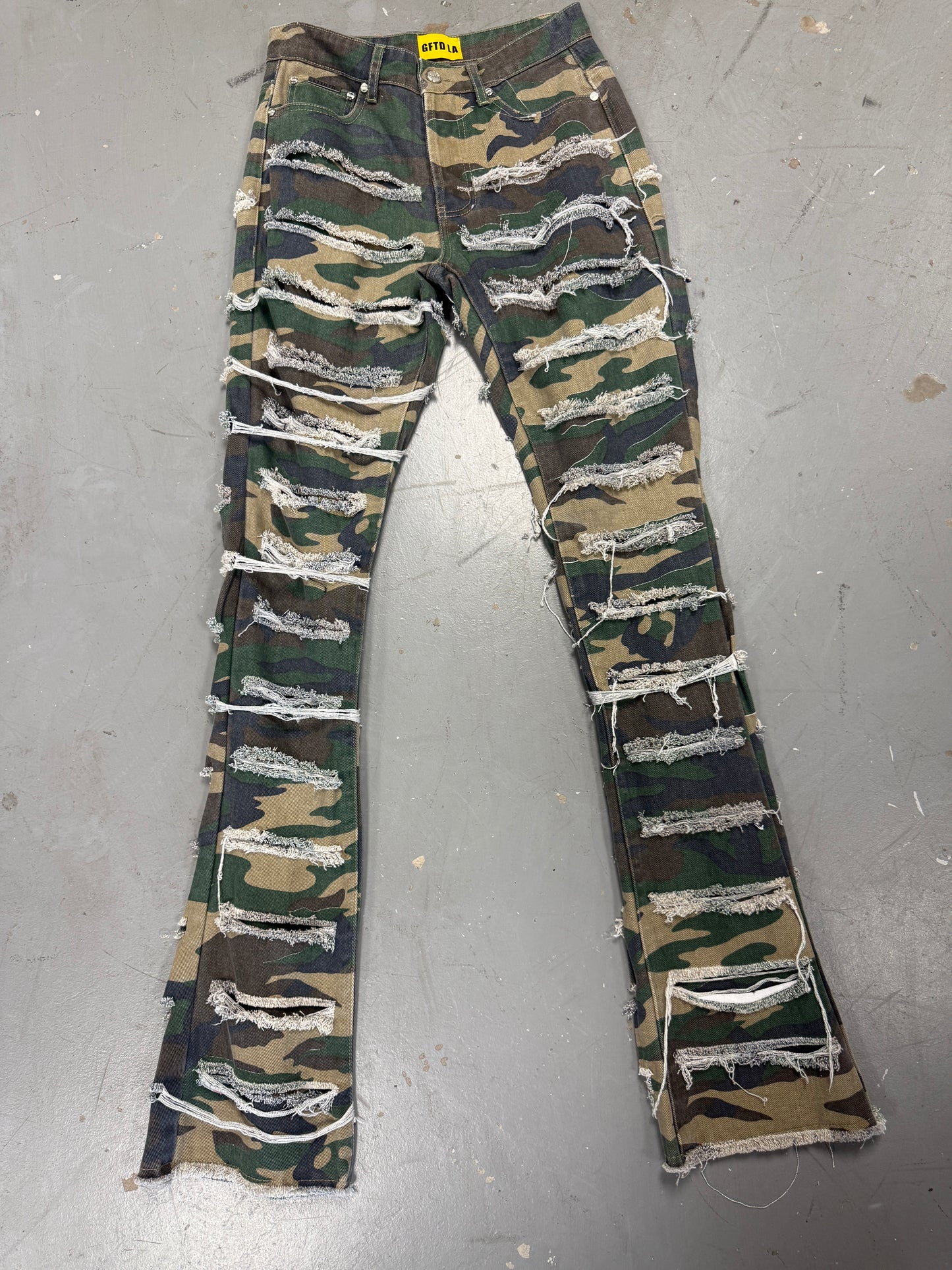 GFDTLA CAMO FLARE MULTI RIP JEANS