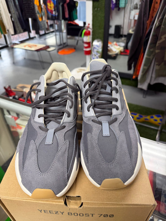 2019
Yeezy Boost 700 'Inertia'