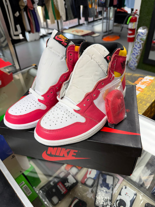 2021
Air Jordan 1 Retro High OG 'Light Fusion Red'